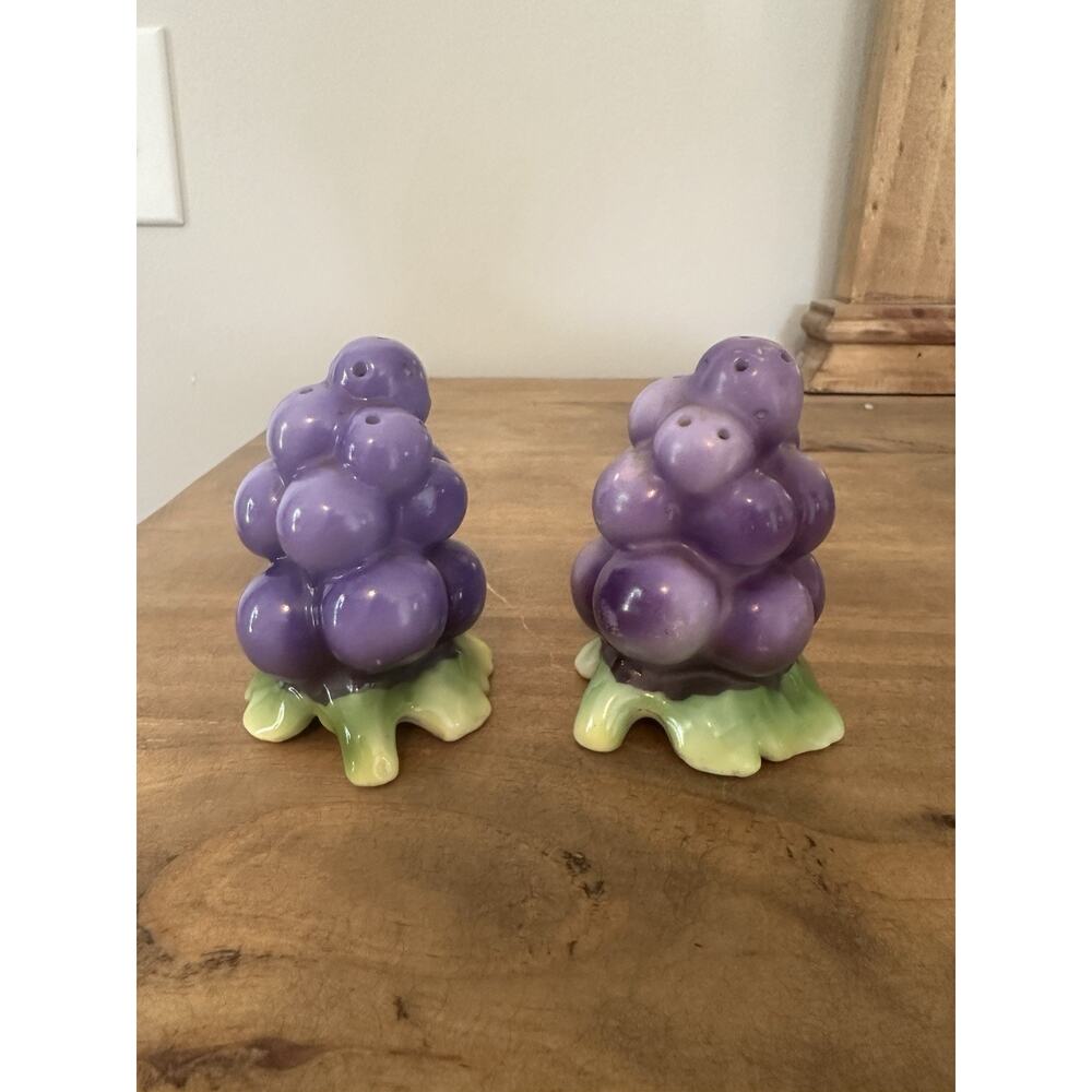 Antique Royal Bayreuth Purple Porcelain Leaf Grape Salt & Pepper Shaker Set 3.5”